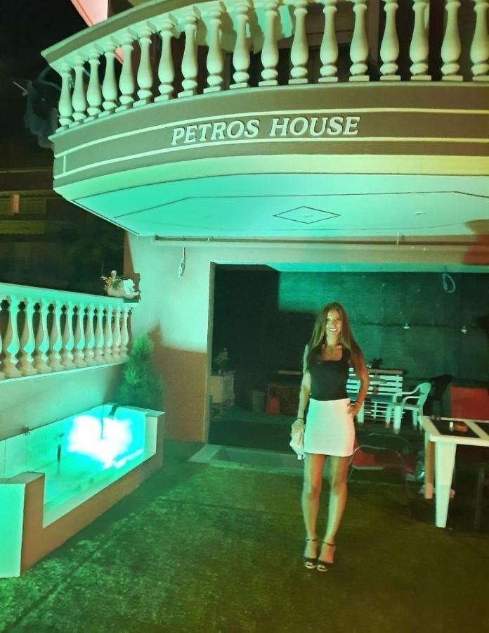 אפרטהוטל סארטי Petros House מראה חיצוני תמונה