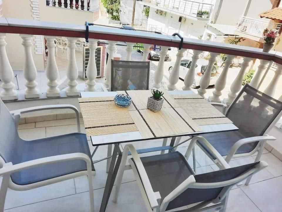 אפרטהוטל סארטי Petros House מראה חיצוני תמונה